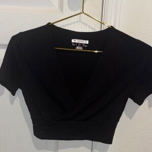 Forever 21 Black V-Neck Crop Top